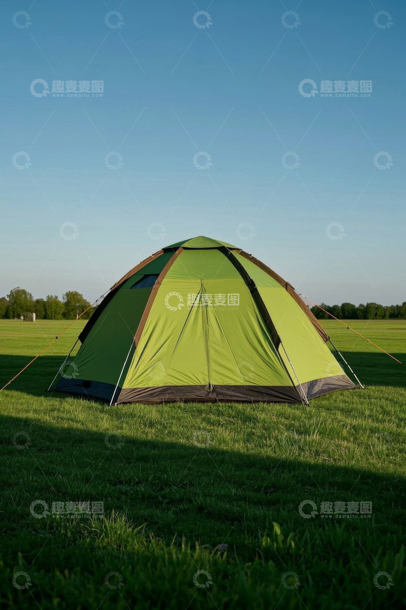 高清大图下载【趣麦麦图】草地上的户外露营帐篷