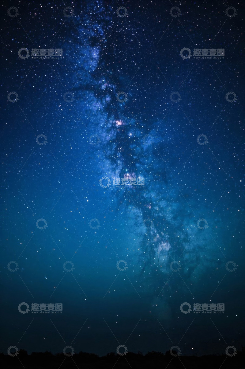 高清大图下载【趣麦麦图】璀璨夜空下的银河系景象