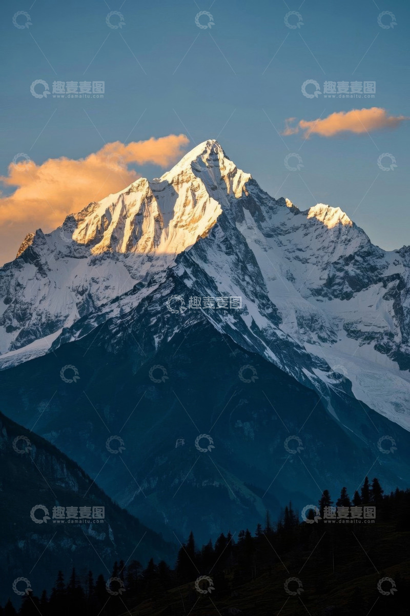 高清大图下载【趣麦麦图】雪山日照金山全景