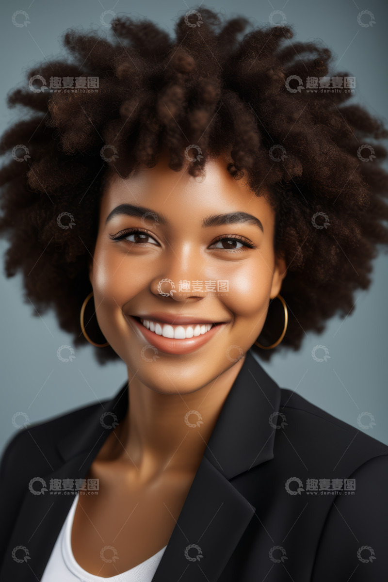 高清大图下载【趣麦麦图】微笑的黑人职业女性肖像