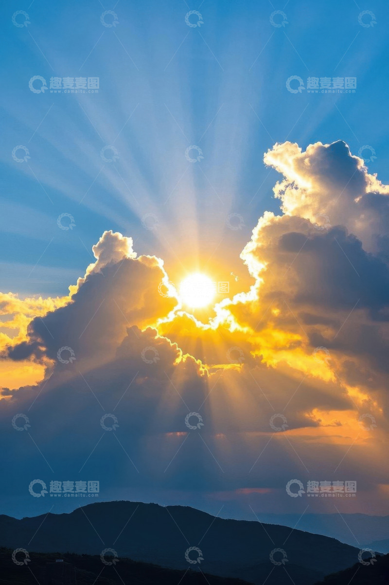 高清大图下载【趣麦麦图】阳光穿透云层照耀山峦