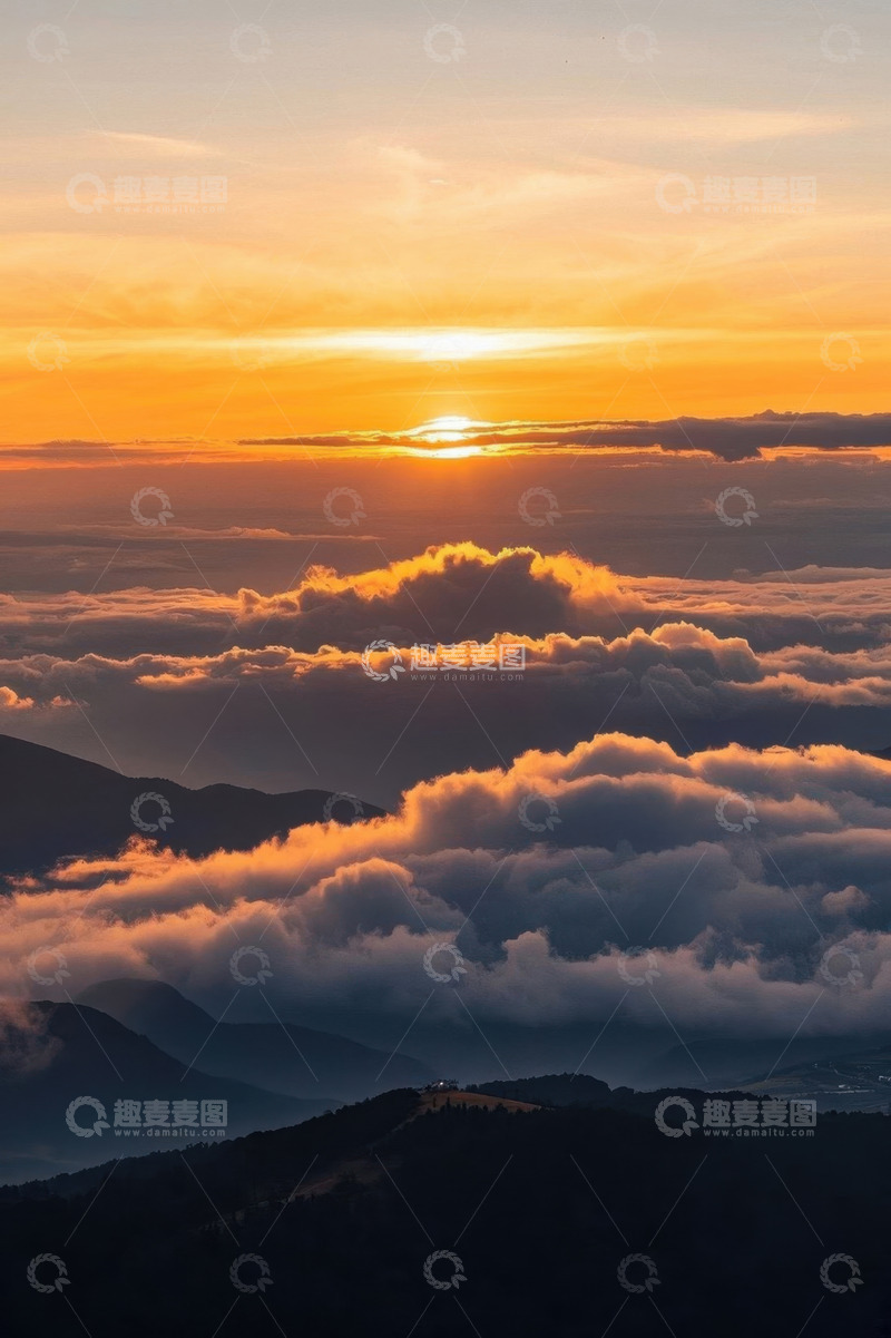 高清大图下载【趣麦麦图】云海之上的壮丽日出景观