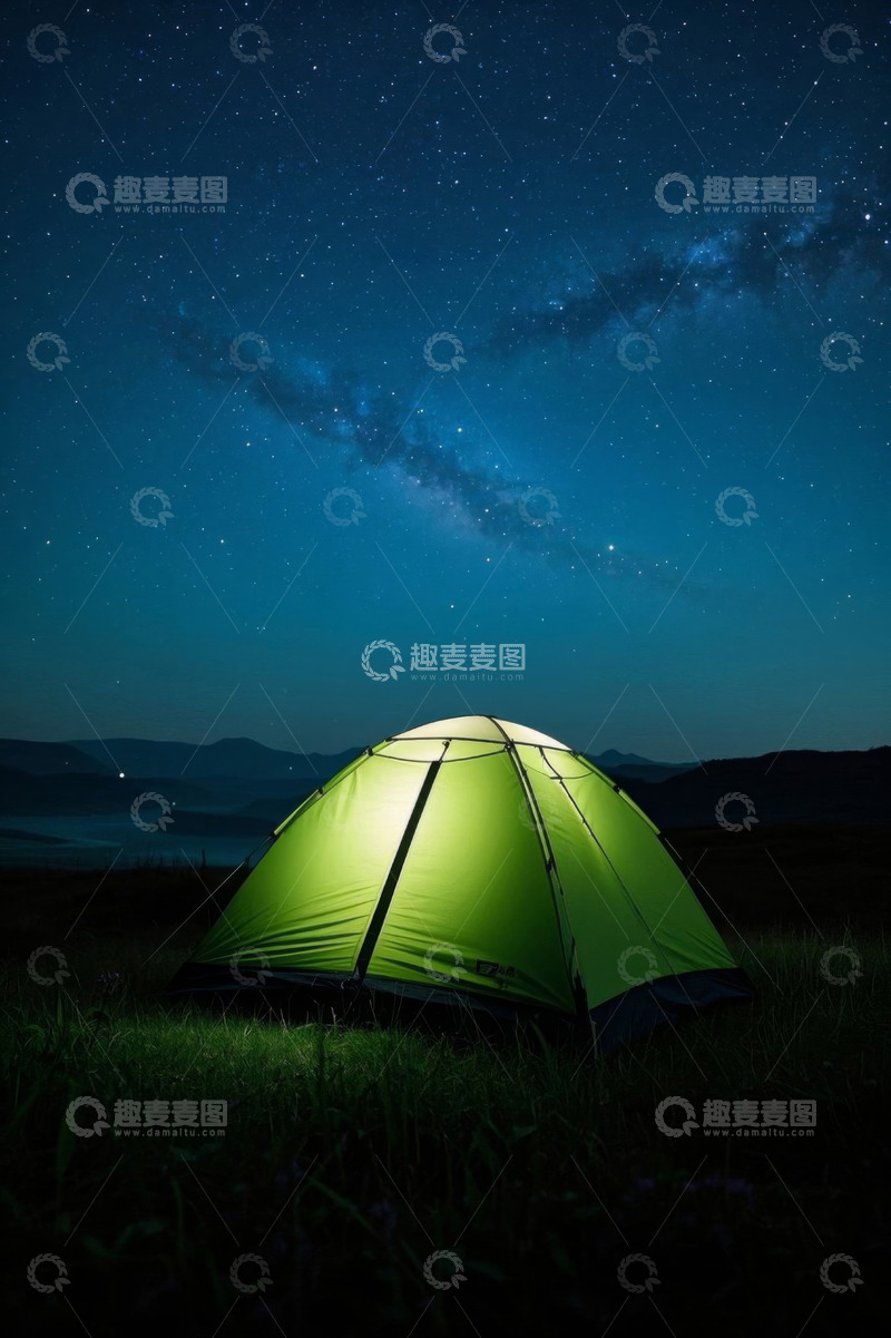高清大图下载【趣麦麦图】星空下草地中的绿色露营帐篷