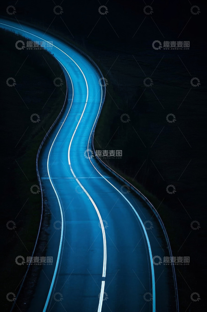 高清大图下载【趣麦麦图】夜晚蜿蜒公路景象