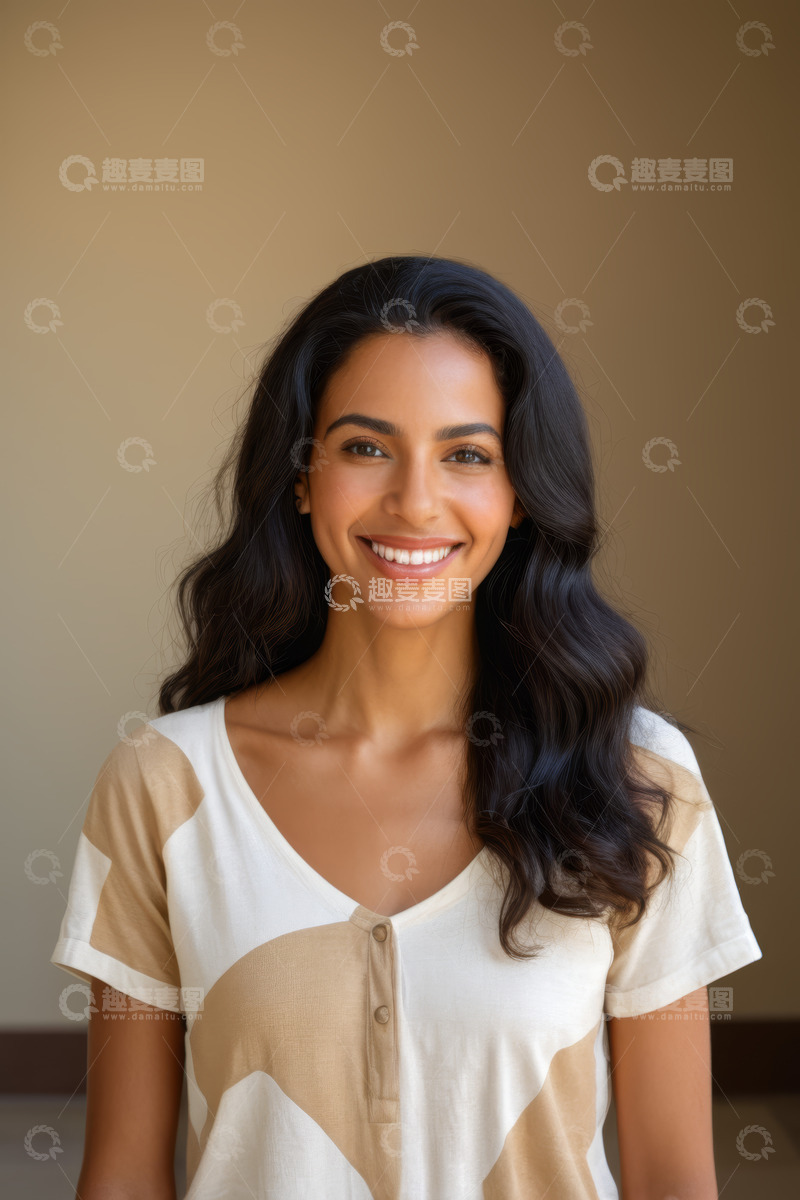 高清大图下载【趣麦麦图】微笑女人半身肖像