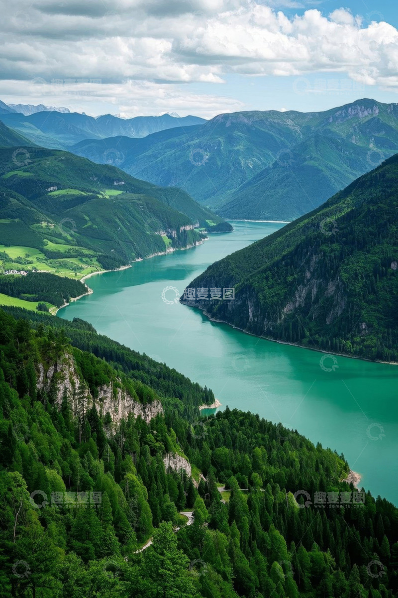 高清大图下载【趣麦麦图】山间湖泊自然风光全景