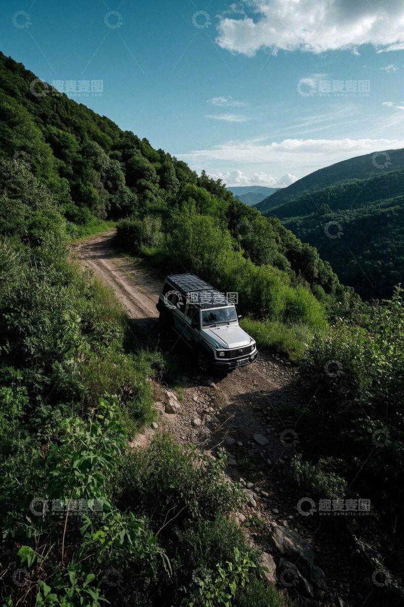 高清大图下载【趣麦麦图】山间越野汽车行驶场景