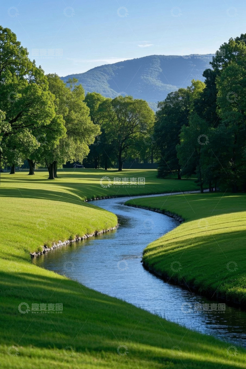 高清大图下载【趣麦麦图】河畔绿树成荫的自然风光