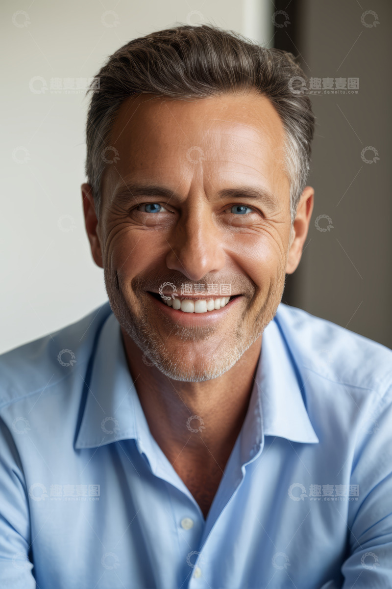 高清大图下载【趣麦麦图】微笑男士商务肖像特写