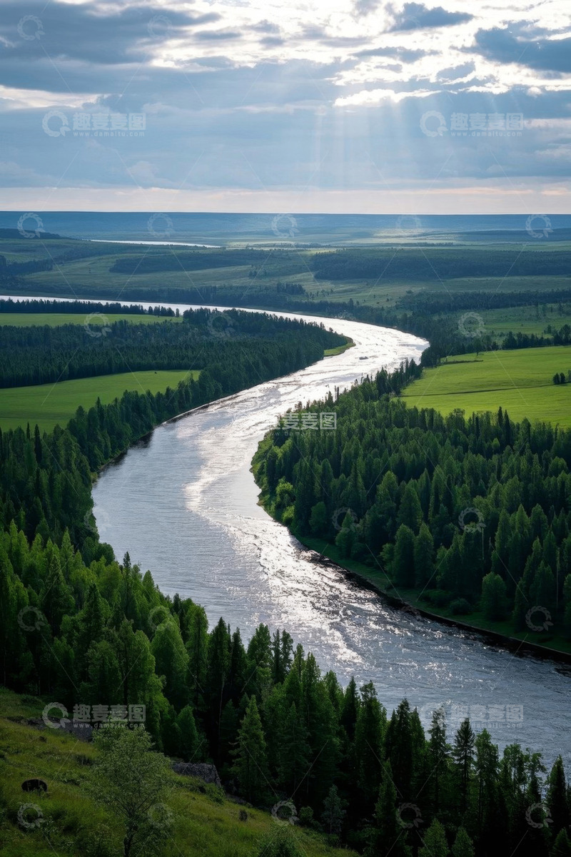 高清大图下载【趣麦麦图】河流蜿蜒穿过森林草原景观