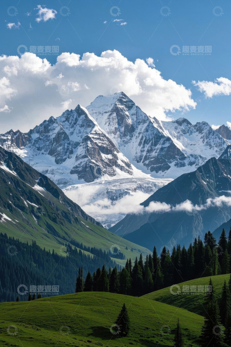 高清大图下载【趣麦麦图】雪山下的绿色山林风光