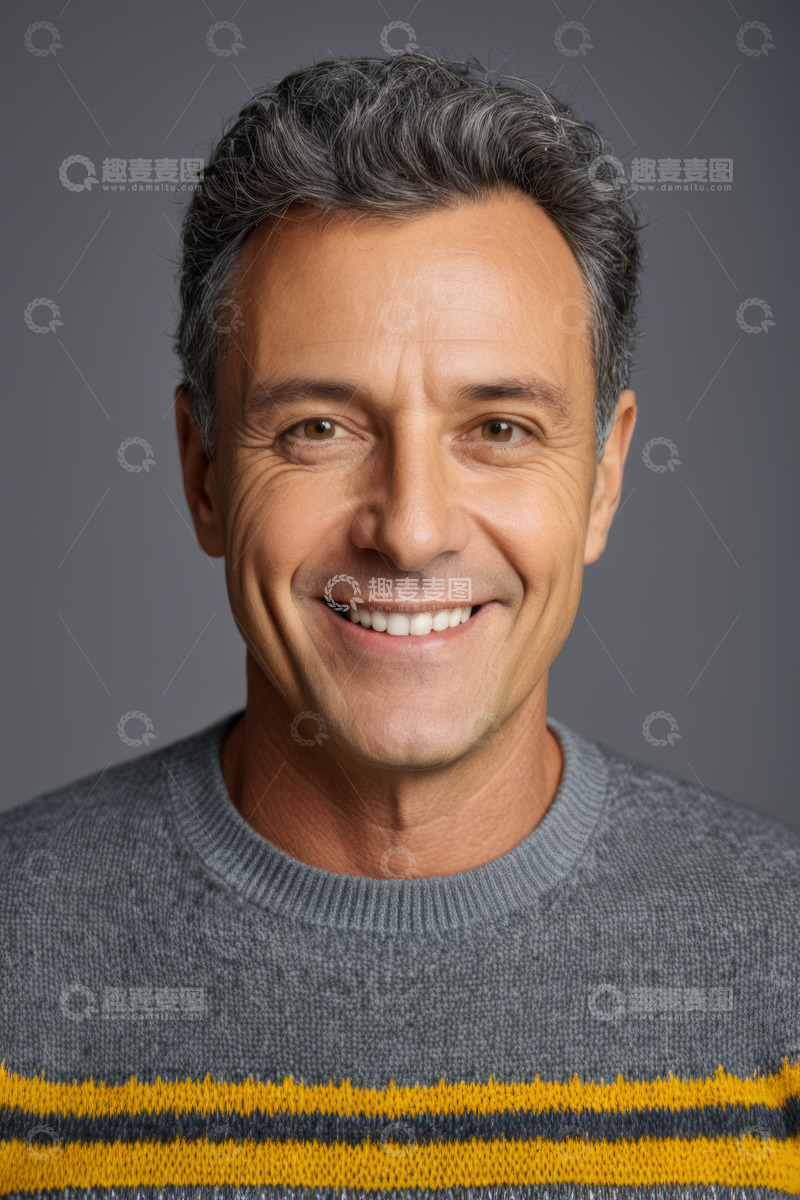 高清大图下载【趣麦麦图】微笑男士半身肖像素材