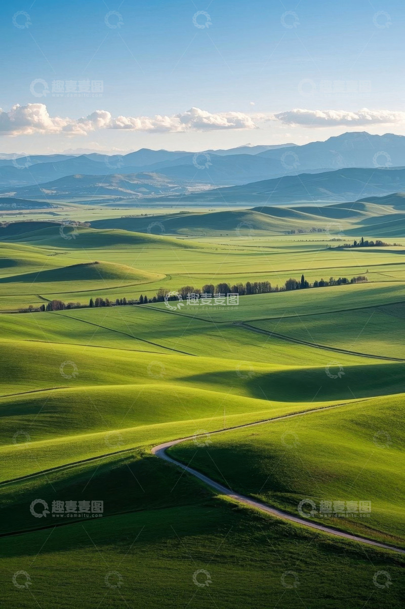 高清大图下载【趣麦麦图】广袤绿色田野与远山风景