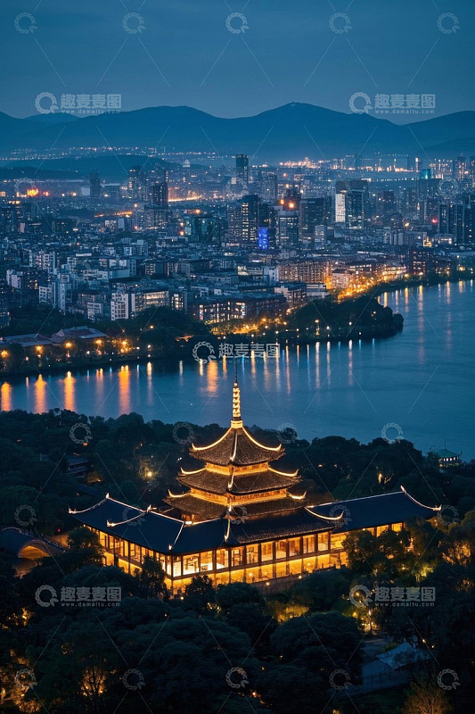 杭州西湖畔古建筑夜景