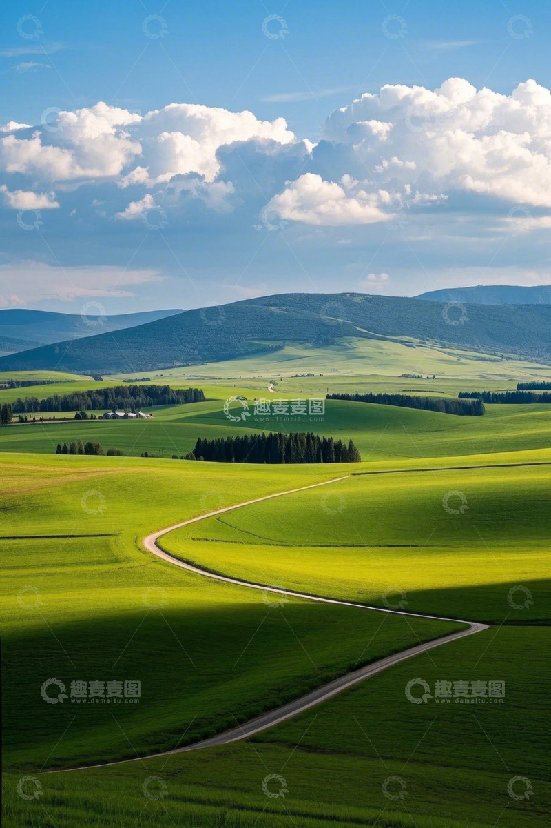 高清大图下载【趣麦麦图】广袤绿色原野与蜿蜒道路景观