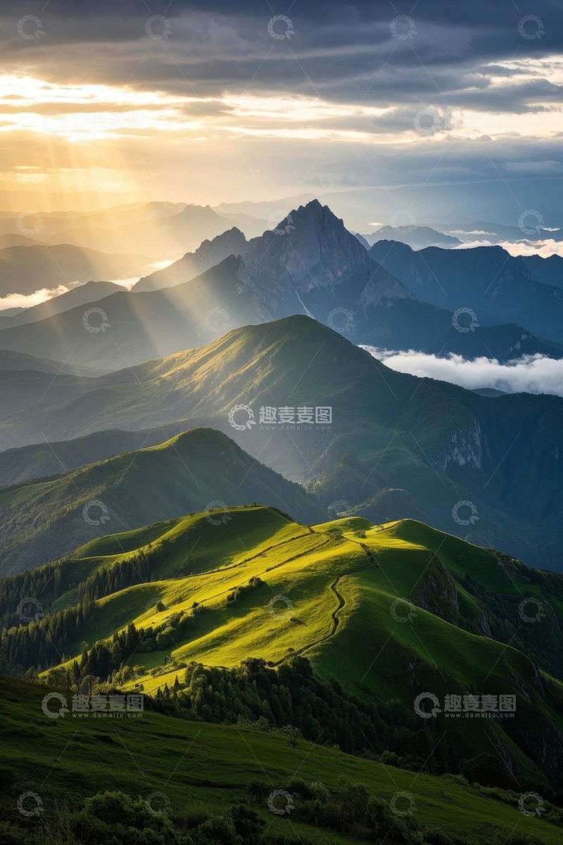 高清大图下载【趣麦麦图】阳光照耀下的连绵山峦景观
