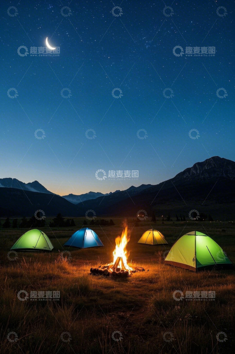 高清大图下载【趣麦麦图】户外露营地篝火与帐篷夜景