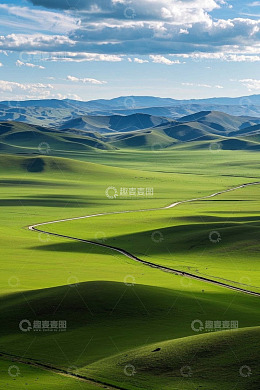 草原蜿蜒公路自然风光
