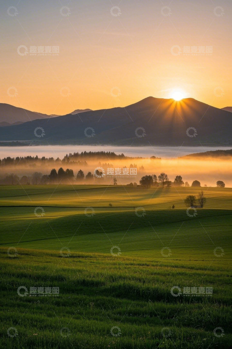 高清大图下载【趣麦麦图】日出时分山间绿野美景