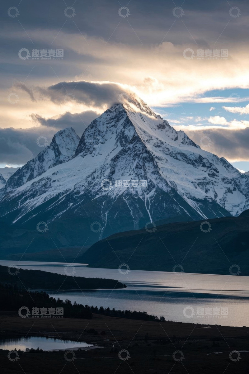 高清大图下载【趣麦麦图】雪山湖泊自然风光全景