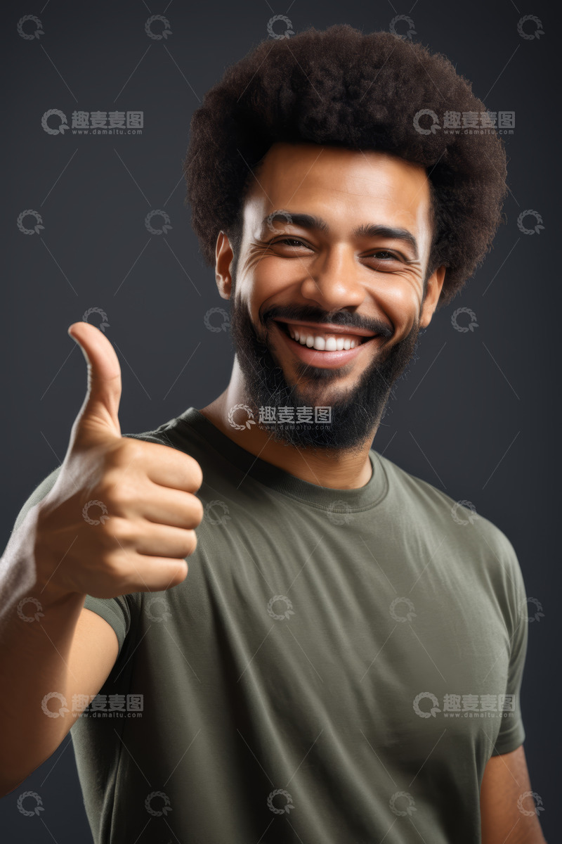 高清大图下载【趣麦麦图】微笑非洲男人竖大拇指