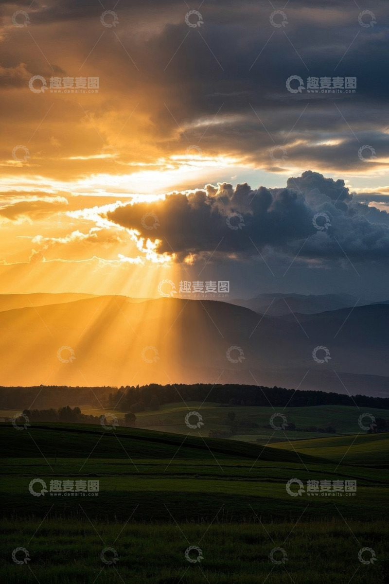 高清大图下载【趣麦麦图】草原上夕阳穿透云层景象