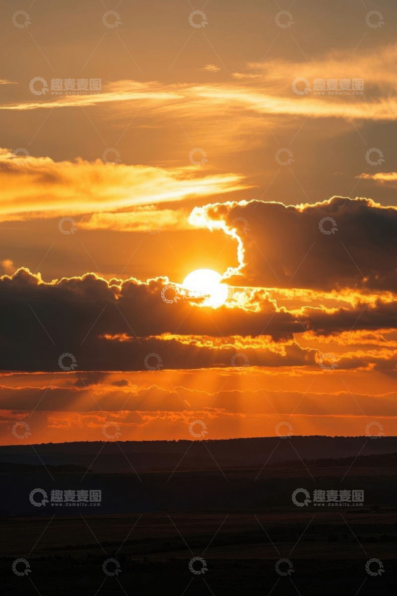 高清大图下载【趣麦麦图】日落时分天空云彩与太阳景象
