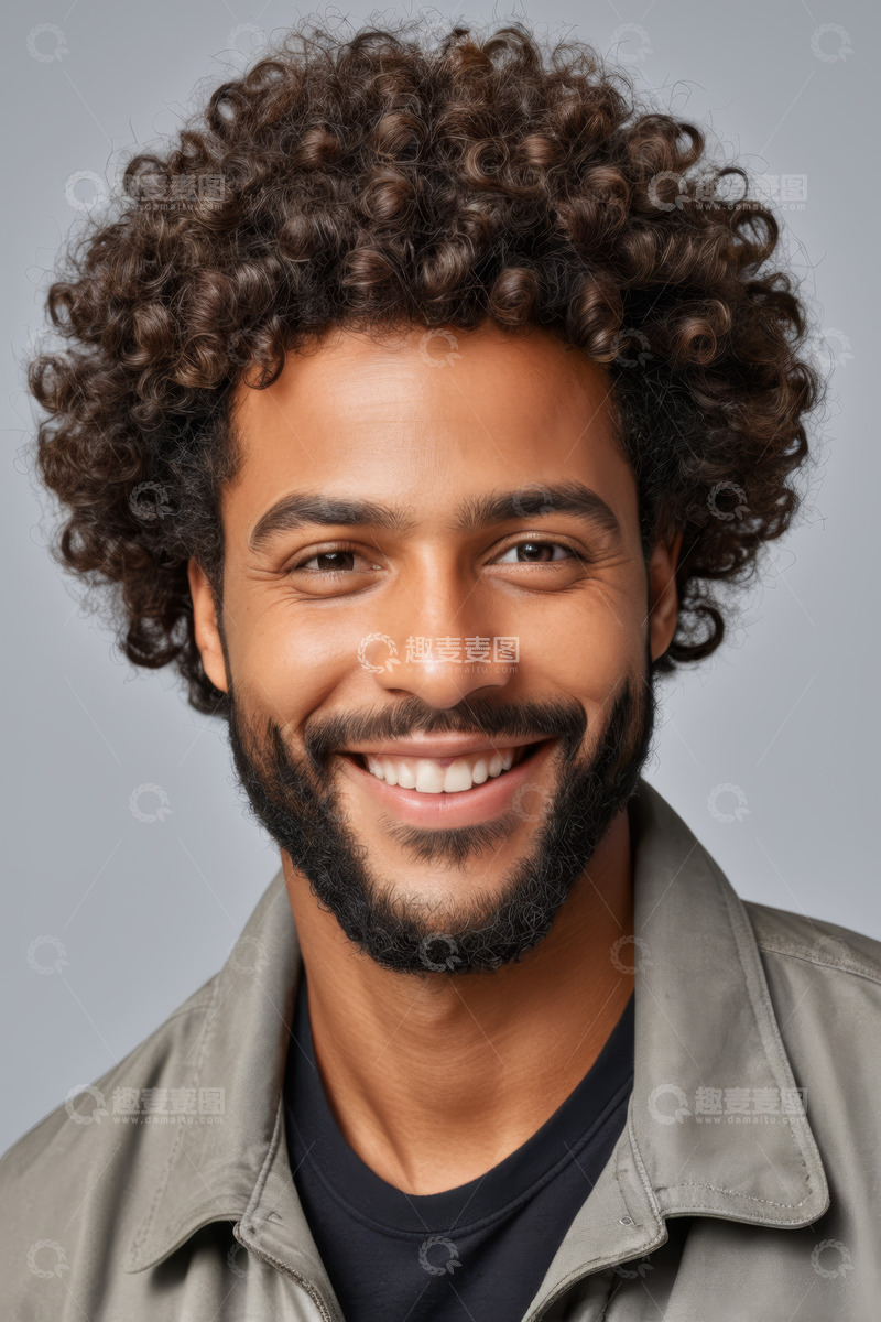 高清大图下载【趣麦麦图】微笑男子肖像特写