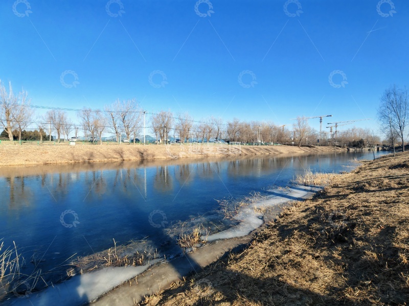 高清大图下载【趣麦麦图】冬日河流风光摄影图片