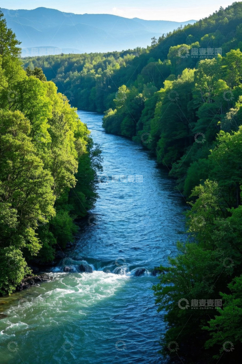 高清大图下载【趣麦麦图】森林间蜿蜒河流自然风光