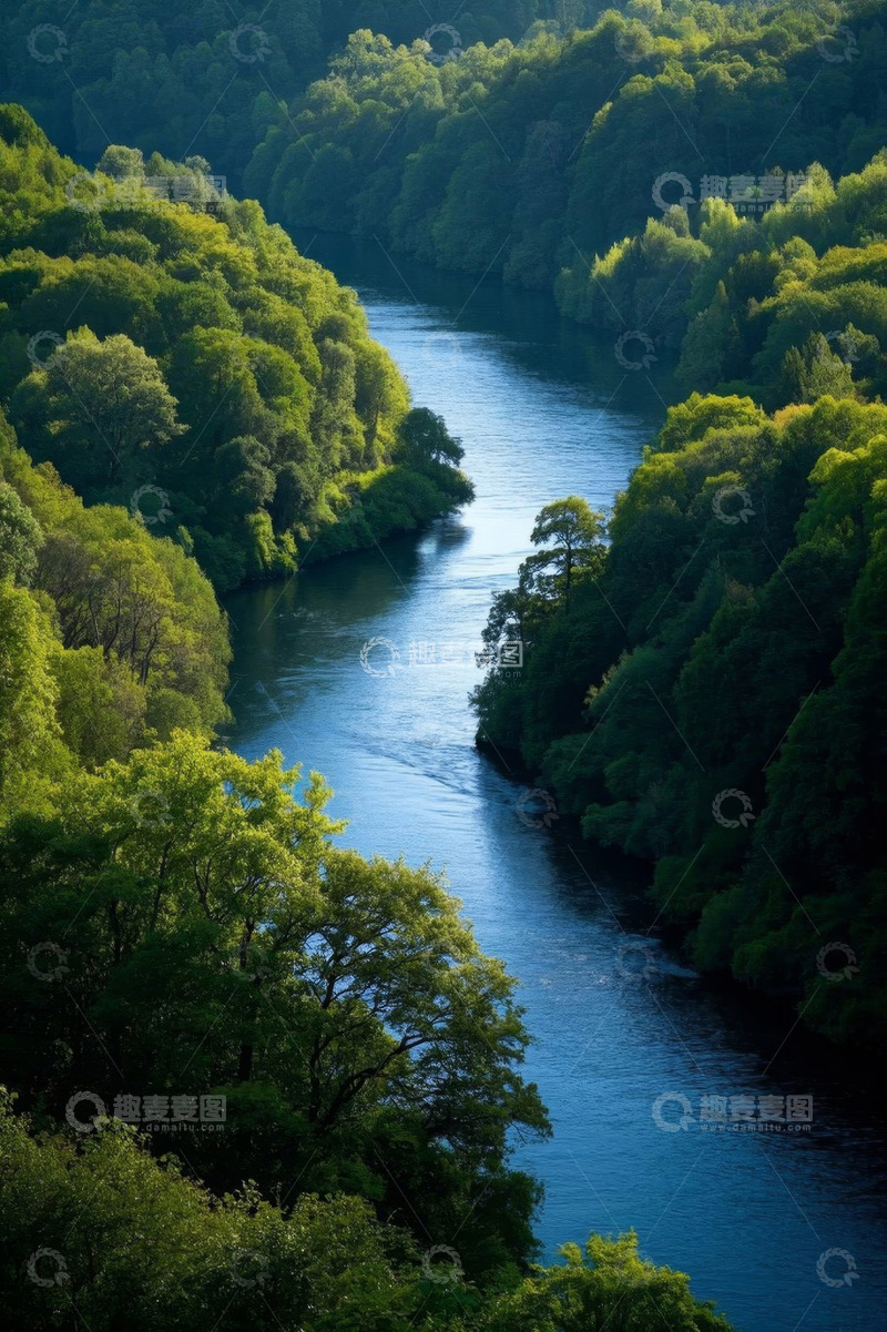 高清大图下载【趣麦麦图】森林间蜿蜒河流自然风光