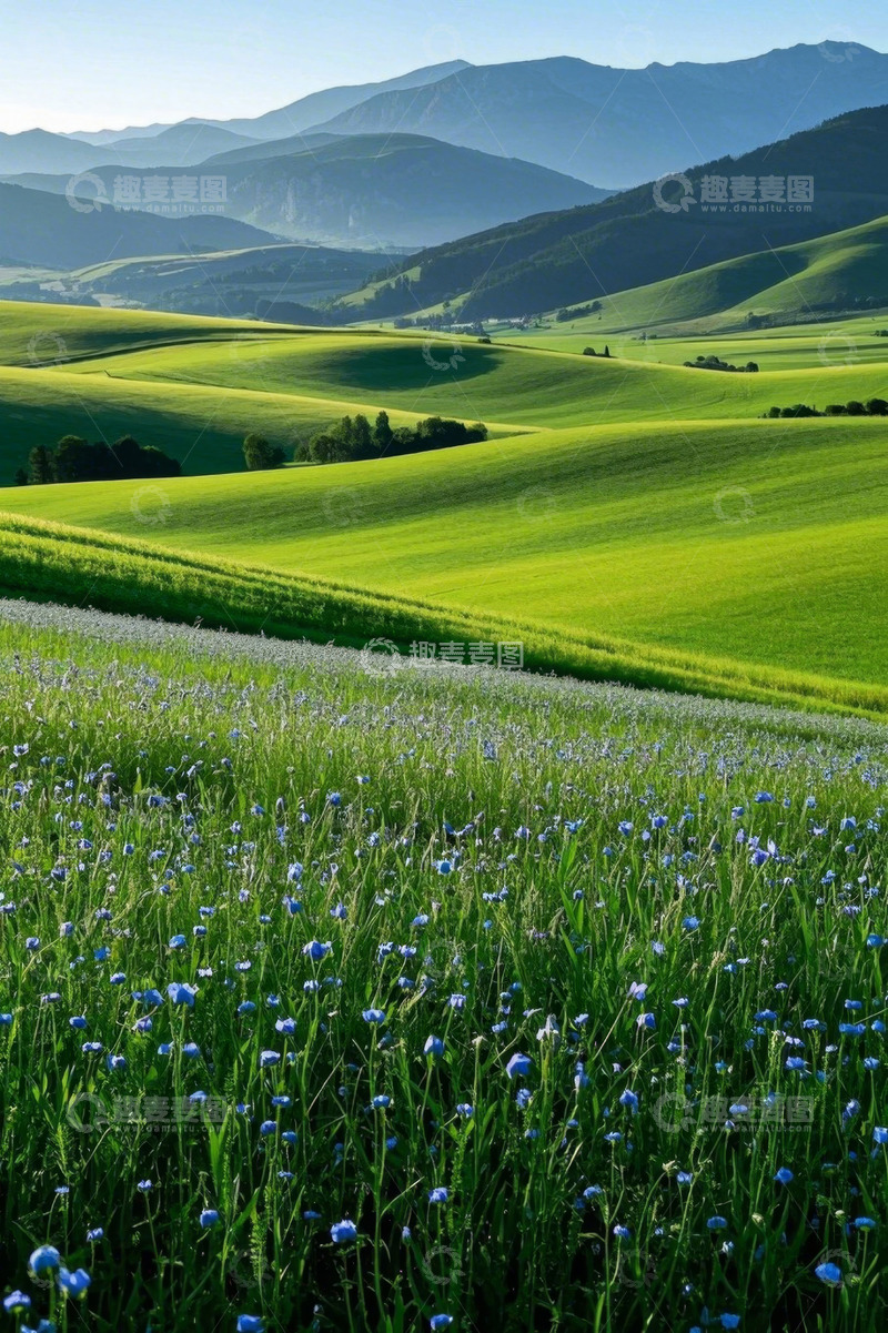 高清大图下载【趣麦麦图】绿色草原与远处山峦风景
