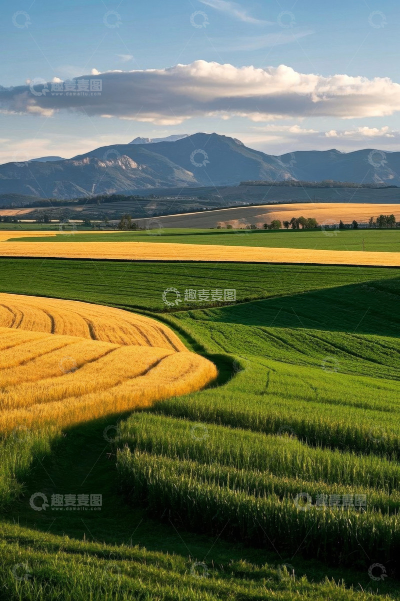 高清大图下载【趣麦麦图】田野风光与远处山峦景色