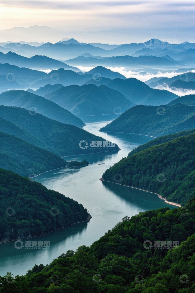高清大图下载【趣麦麦图】青山环绕的河流全景