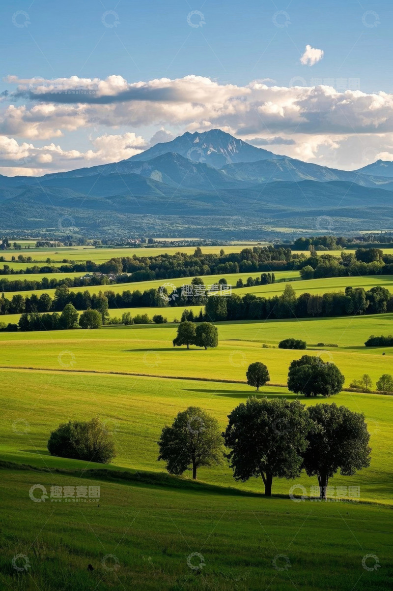 高清大图下载【趣麦麦图】广阔草原与远山风景