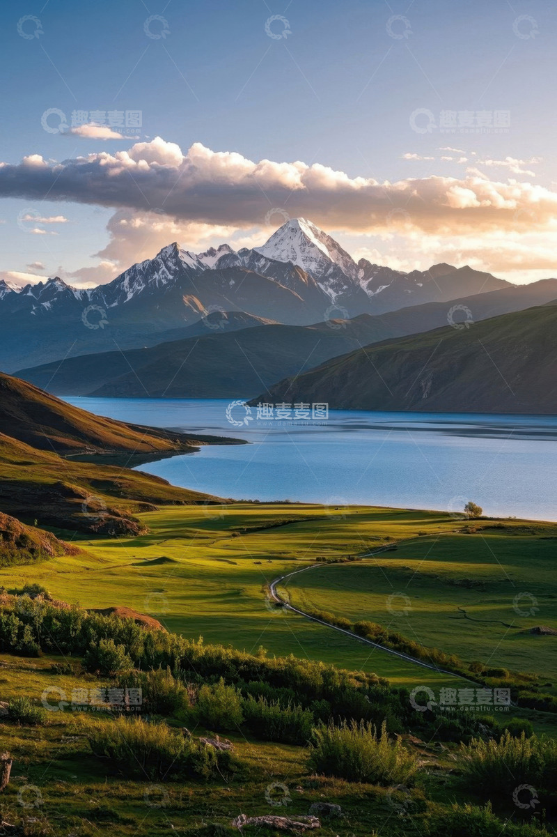 高清大图下载【趣麦麦图】雪山下的湖泊与草原风光