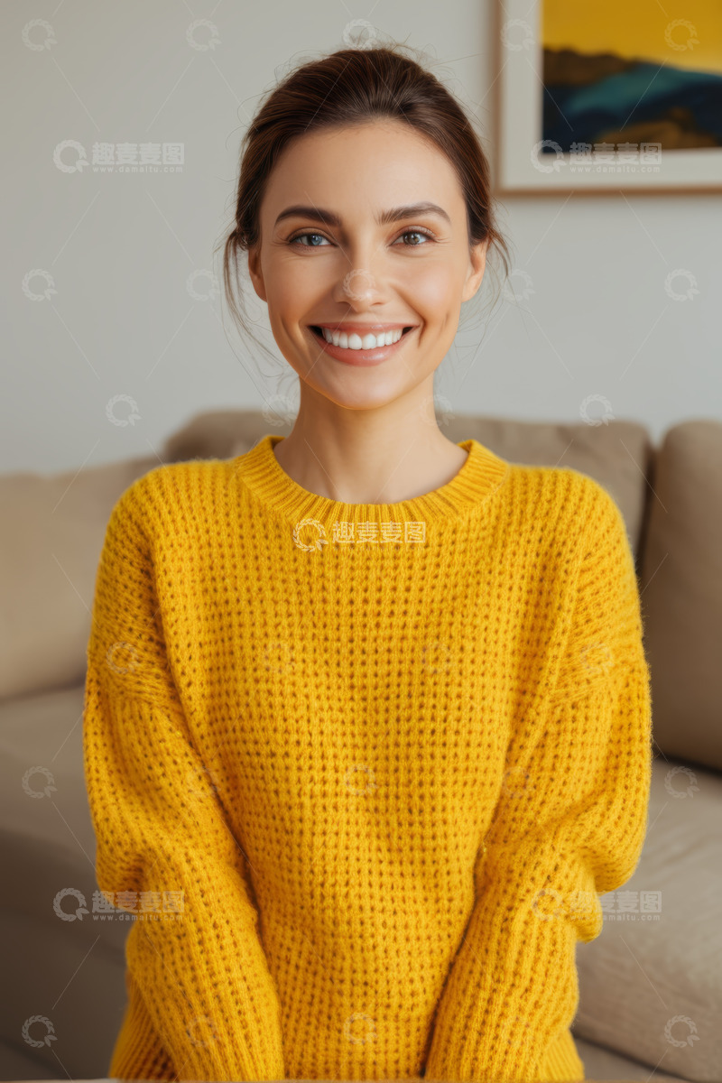 高清大图下载【趣麦麦图】室内微笑女子肖像