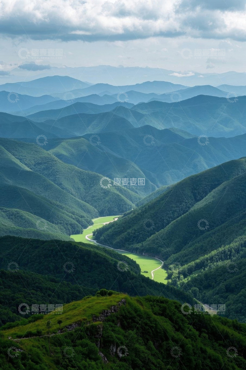 高清大图下载【趣麦麦图】连绵青山间蜿蜒公路风景