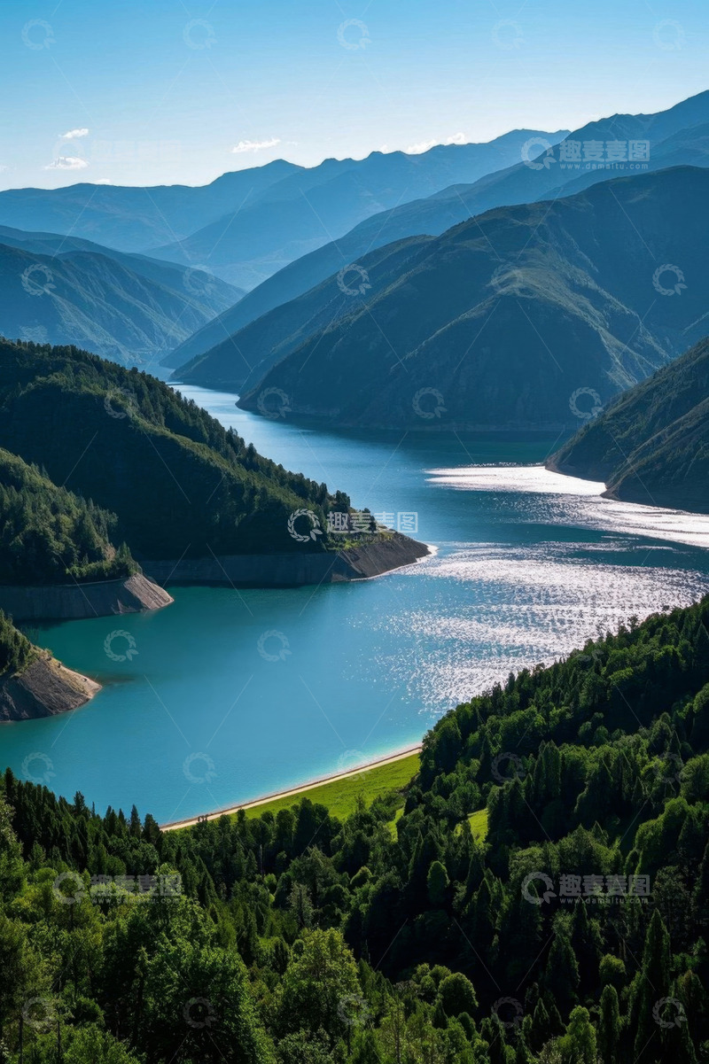 高清大图下载【趣麦麦图】山谷间的湖泊自然风光