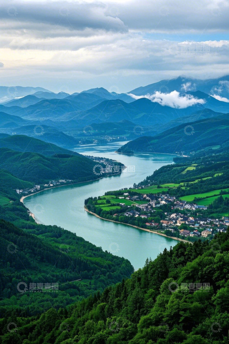 高清大图下载【趣麦麦图】山水环绕的乡村风景