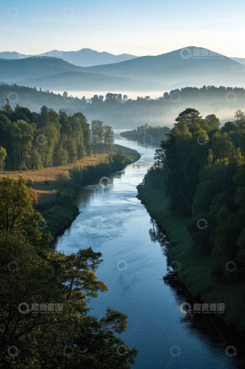 高清大图下载【趣麦麦图】山林间蜿蜒河流自然风光