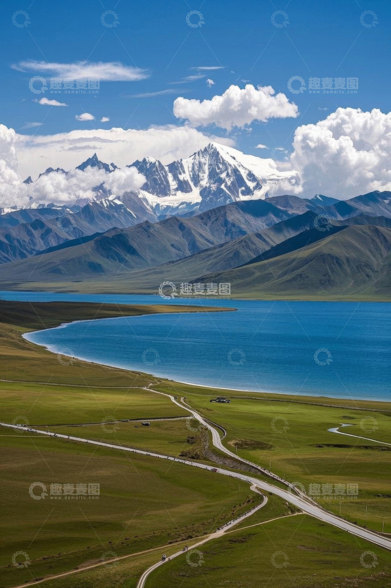高清大图下载【趣麦麦图】雪山下的湖泊与蜿蜒公路
