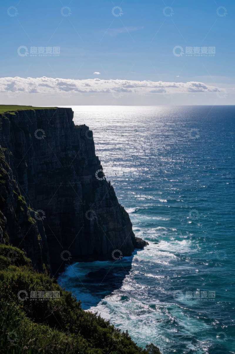 高清大图下载【趣麦麦图】悬崖边广阔海洋自然风光