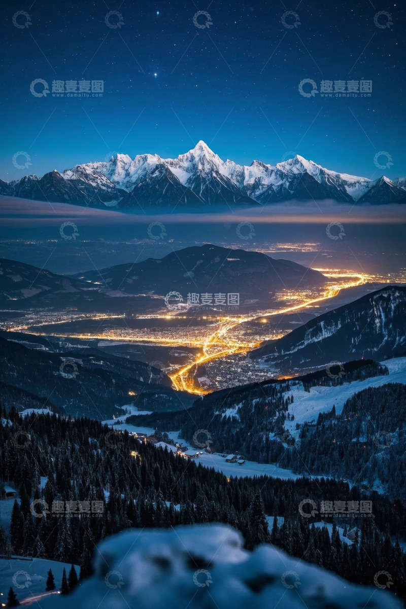 高清大图下载【趣麦麦图】雪山夜景下的山谷城镇风光