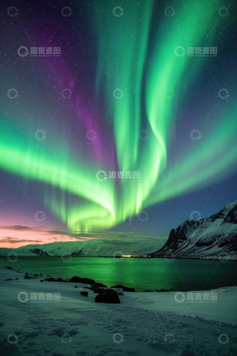 高清大图下载【趣麦麦图】极光下的雪山湖泊夜景