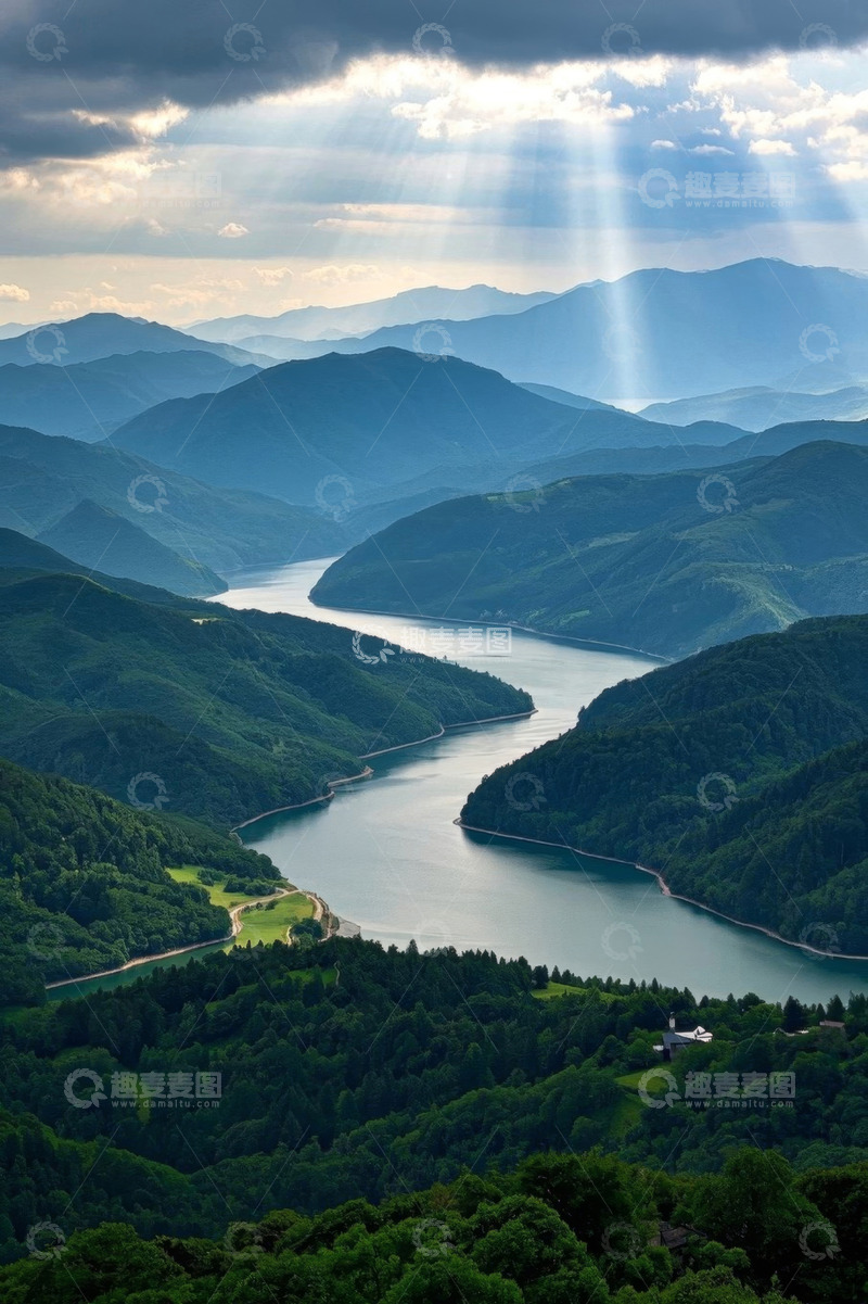 高清大图下载【趣麦麦图】山谷间河流与森林自然风光
