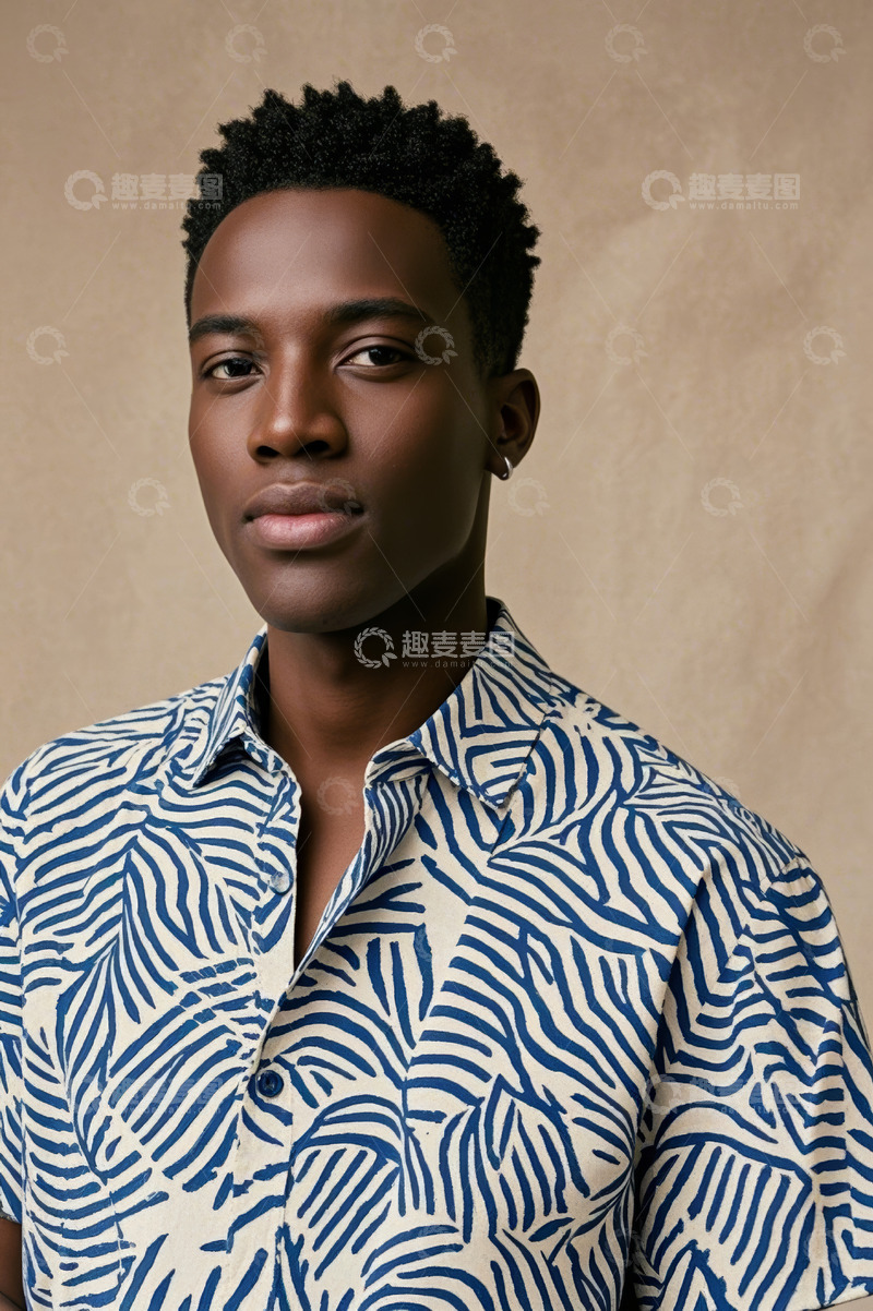 高清大图下载【趣麦麦图】穿着花衬衫的年轻男性肖像