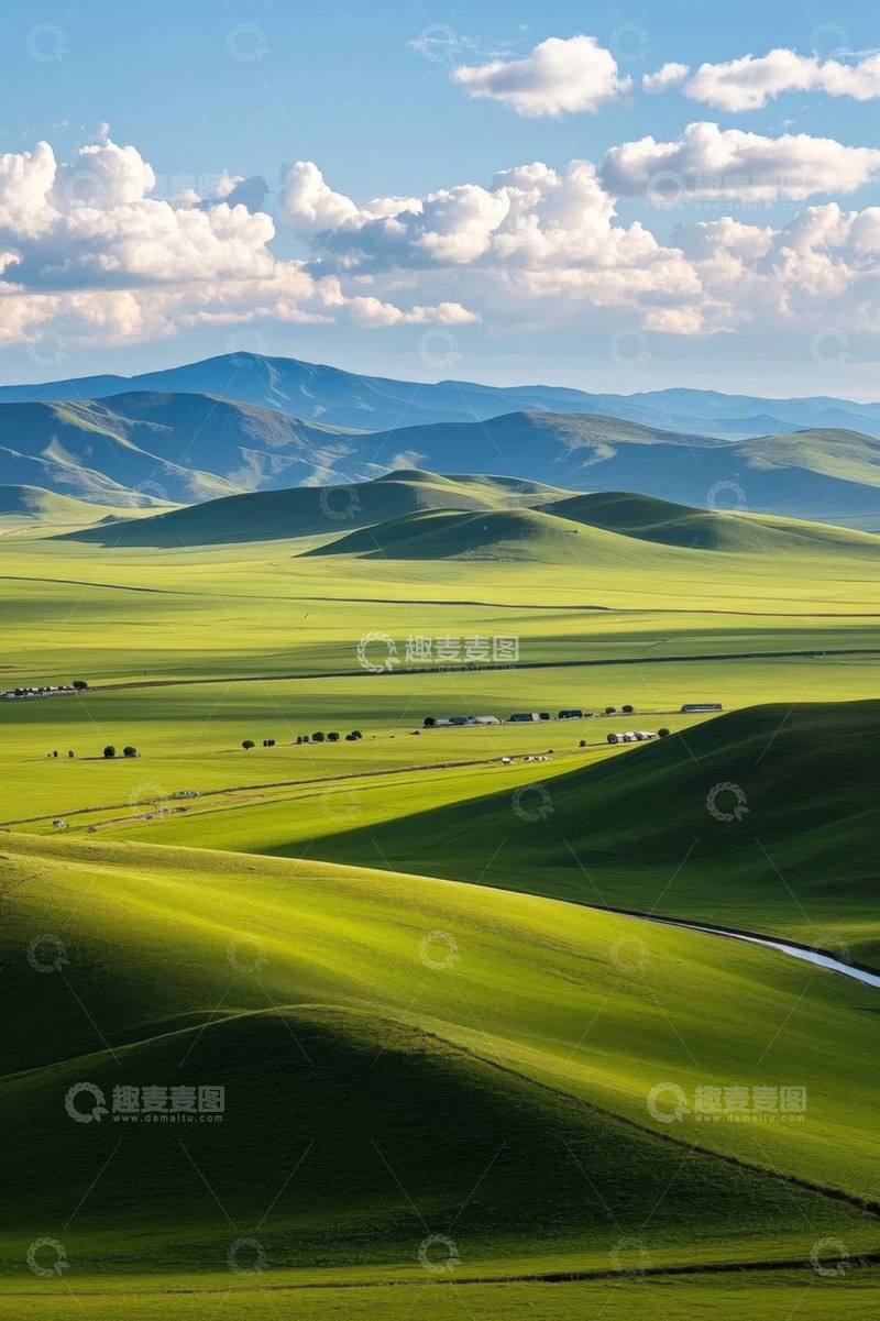 高清大图下载【趣麦麦图】广袤草原与连绵山脉风光
