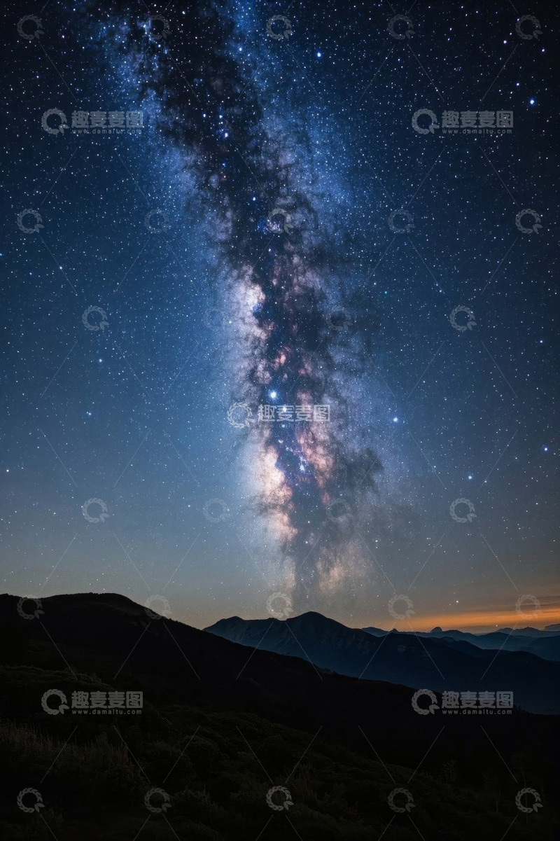 高清大图下载【趣麦麦图】山间夜空下的银河系景象