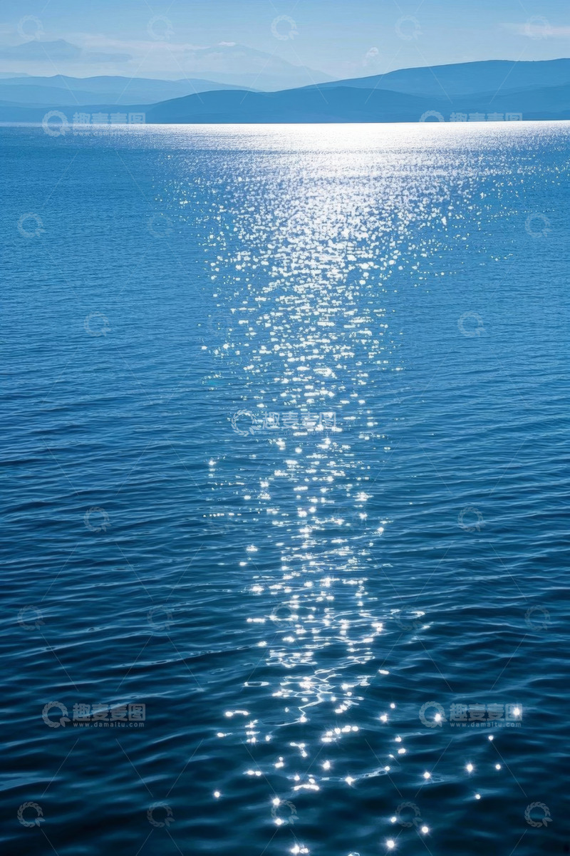 高清大图下载【趣麦麦图】阳光下波光粼粼的海面